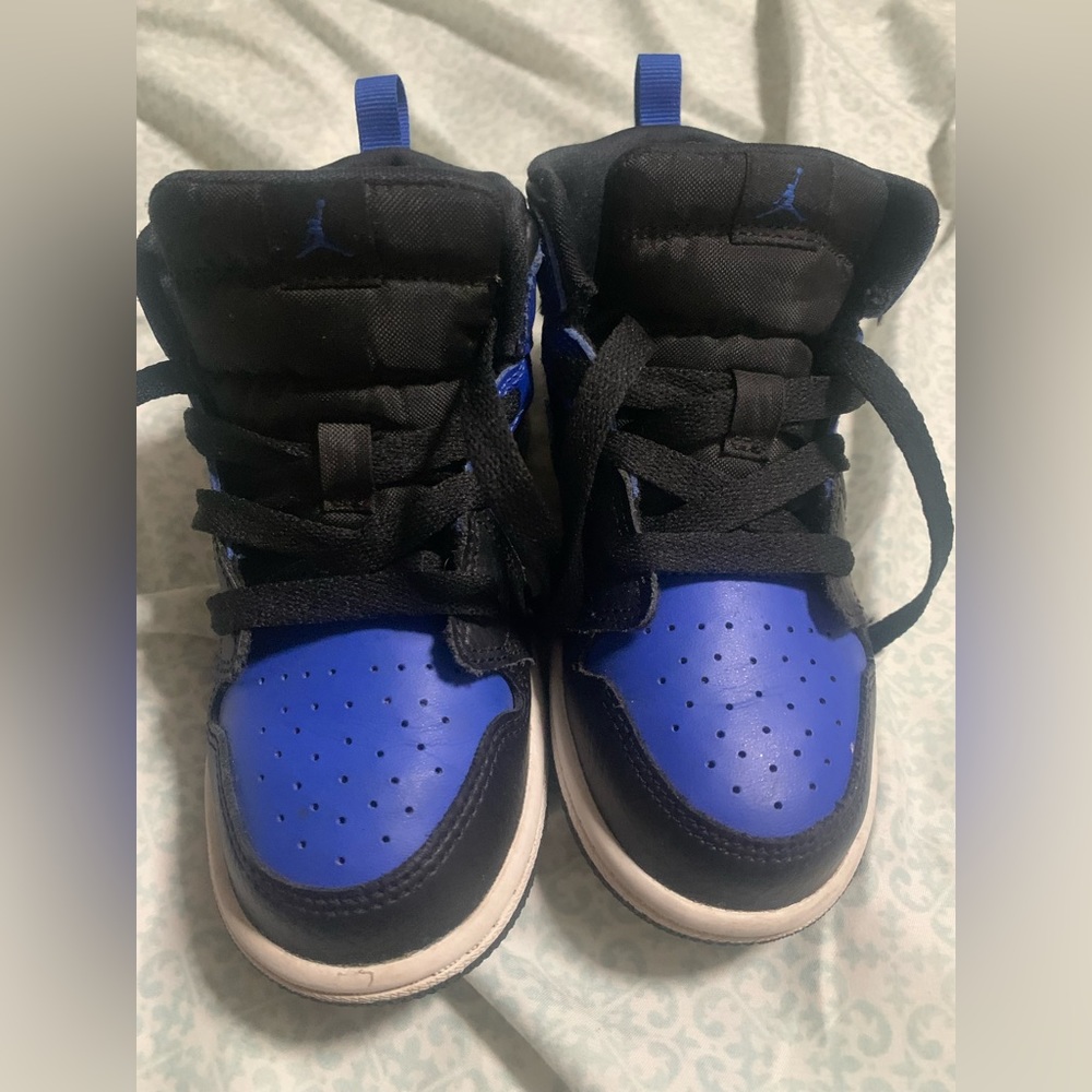 Jordan 1 mid hyper royal. Good condition toddler size 10c